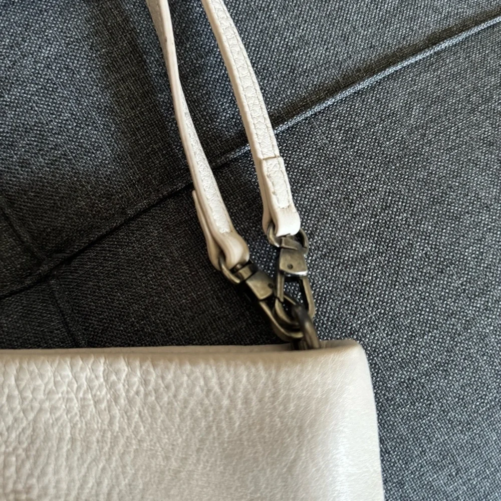 The Sak 100% Leather Cream Shoulder Bag - Picture 11 of 16
